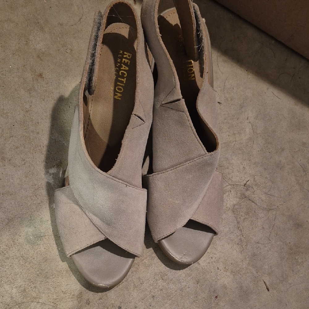 Kenneth Cole Reaction Women's Taupe Peep Toe Heels